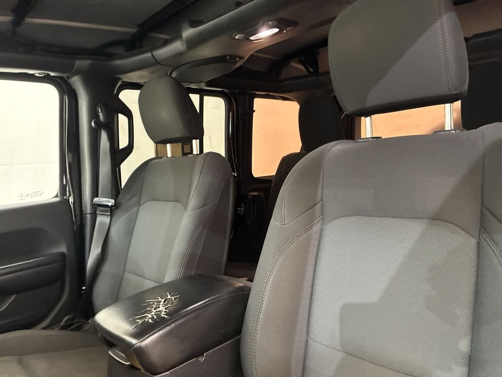 Used 2018 Black Jeep Unlimited Sport S image 10