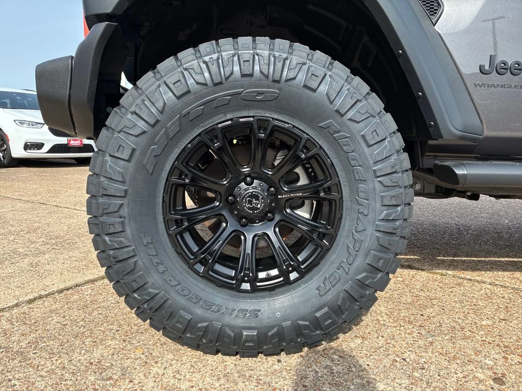 New 2026 Granite Crystal Metallic Clear-Coat Exterior Paint Jeep Sport image 27