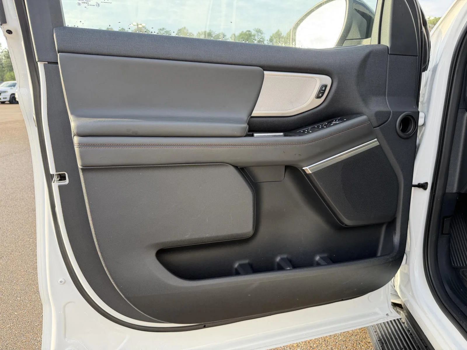 Used 2025 Oxford White Ford Active image 16
