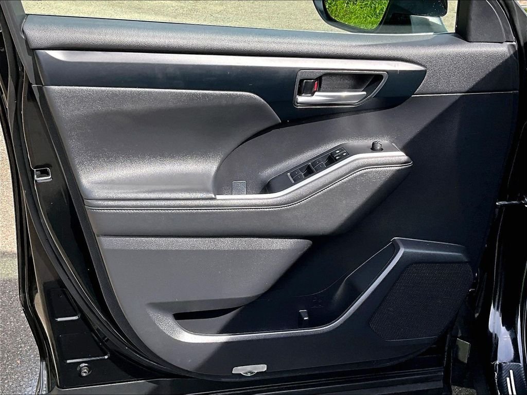 Used 2023 Black Toyota XLE image 9