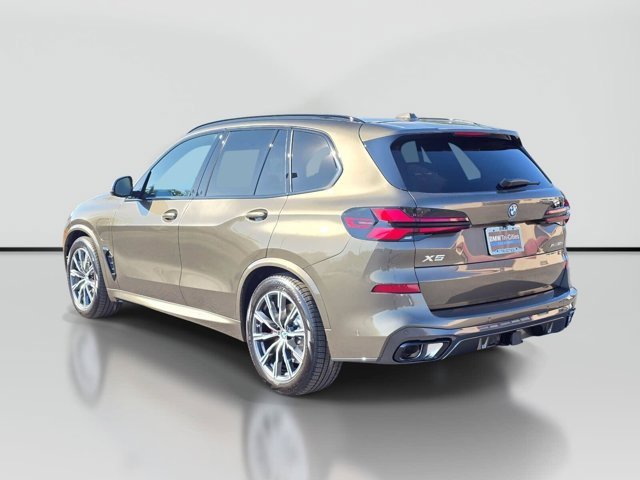 New 2026 Manhattan Green Metallic BMW xDrive50e image 4