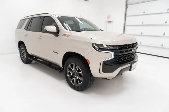 Used 2023  Chevrolet Z71 image 3