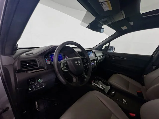 Used 2019 Lunar Silver Metallic Honda Elite image 20