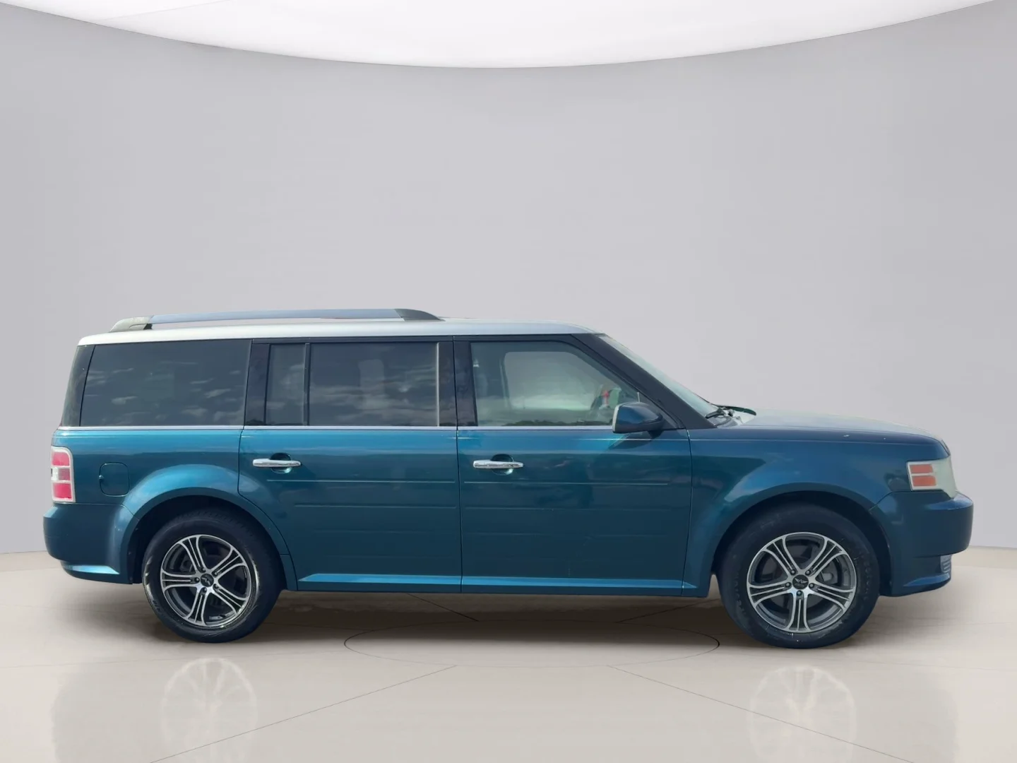 Used 2011 Blue Ford SEL FWD image 6