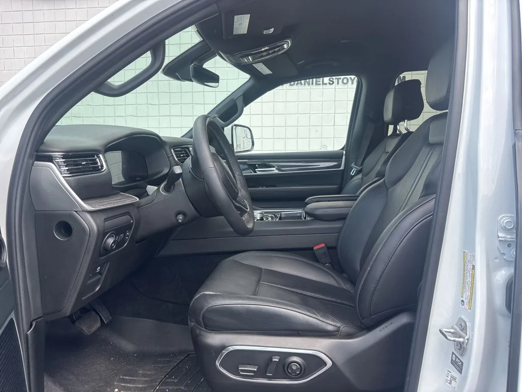 Used 2022 White Jeep Series III image 4