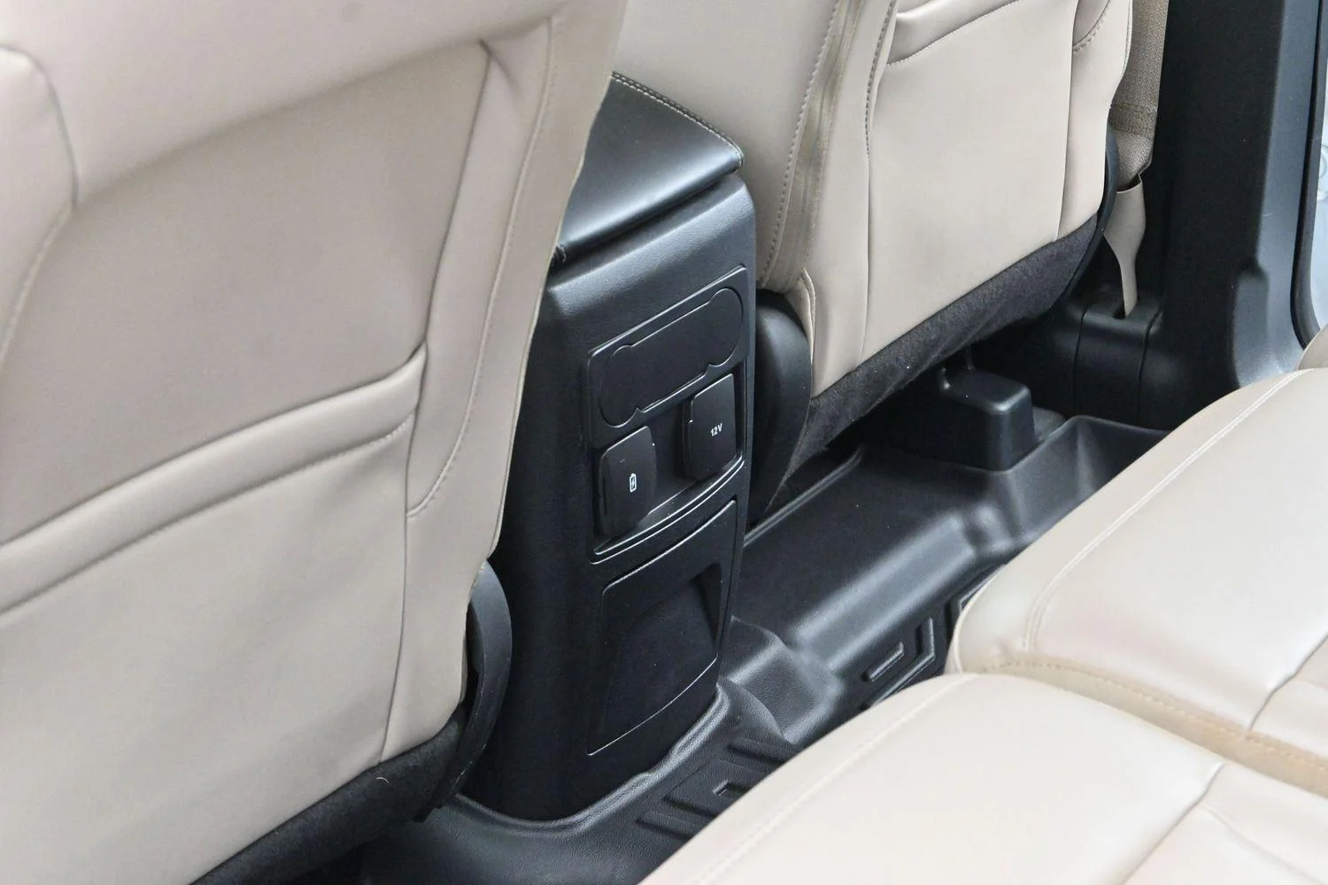 Used 2023 Oxford White Ford XLT image 29