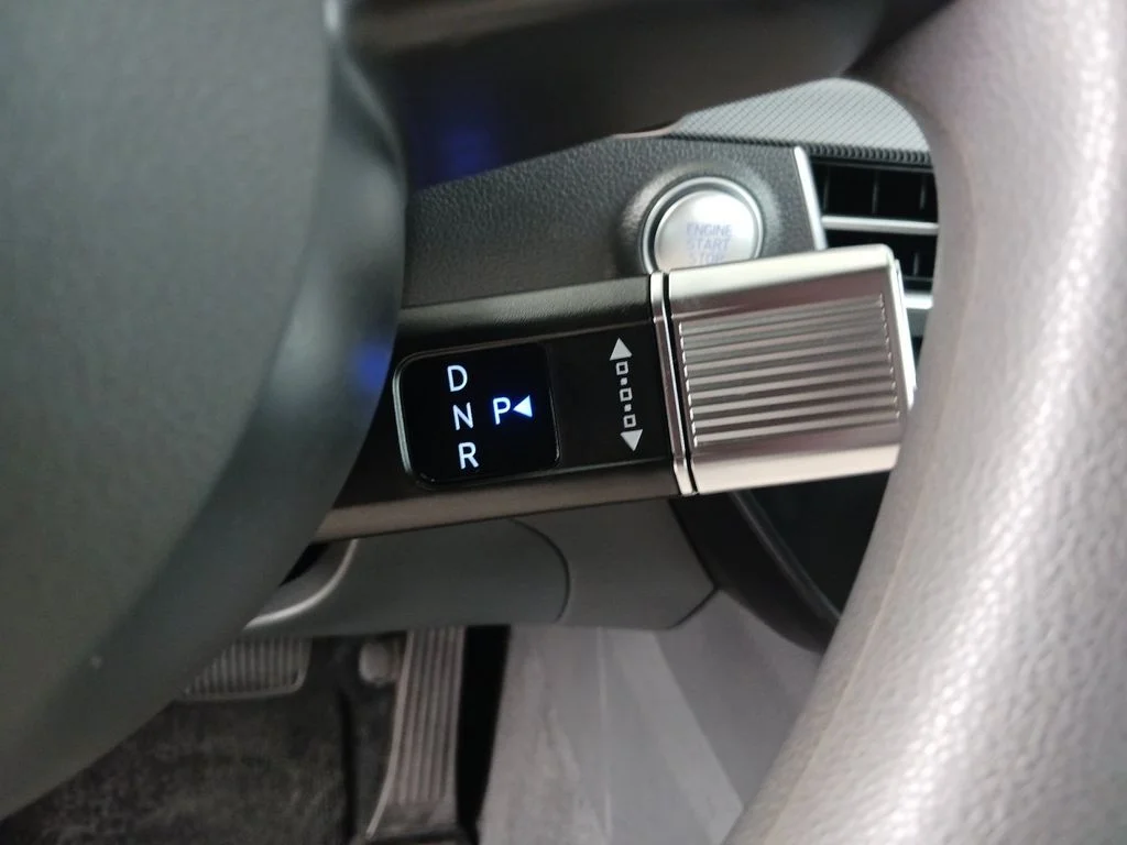 Used 2025 Black Hyundai SEL image 34