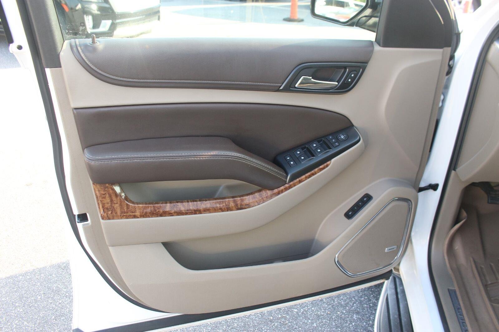 Used 2016 IRIDESCENT PEARL TRICOAT Chevrolet LTZ image 14