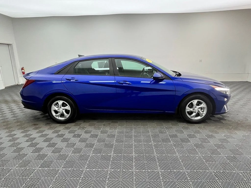 Used 2023 Blue Hyundai SE image 7