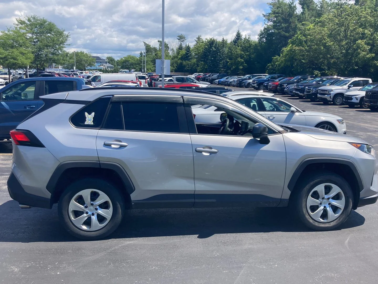 Used 2019 Gy Toyota LE image 8