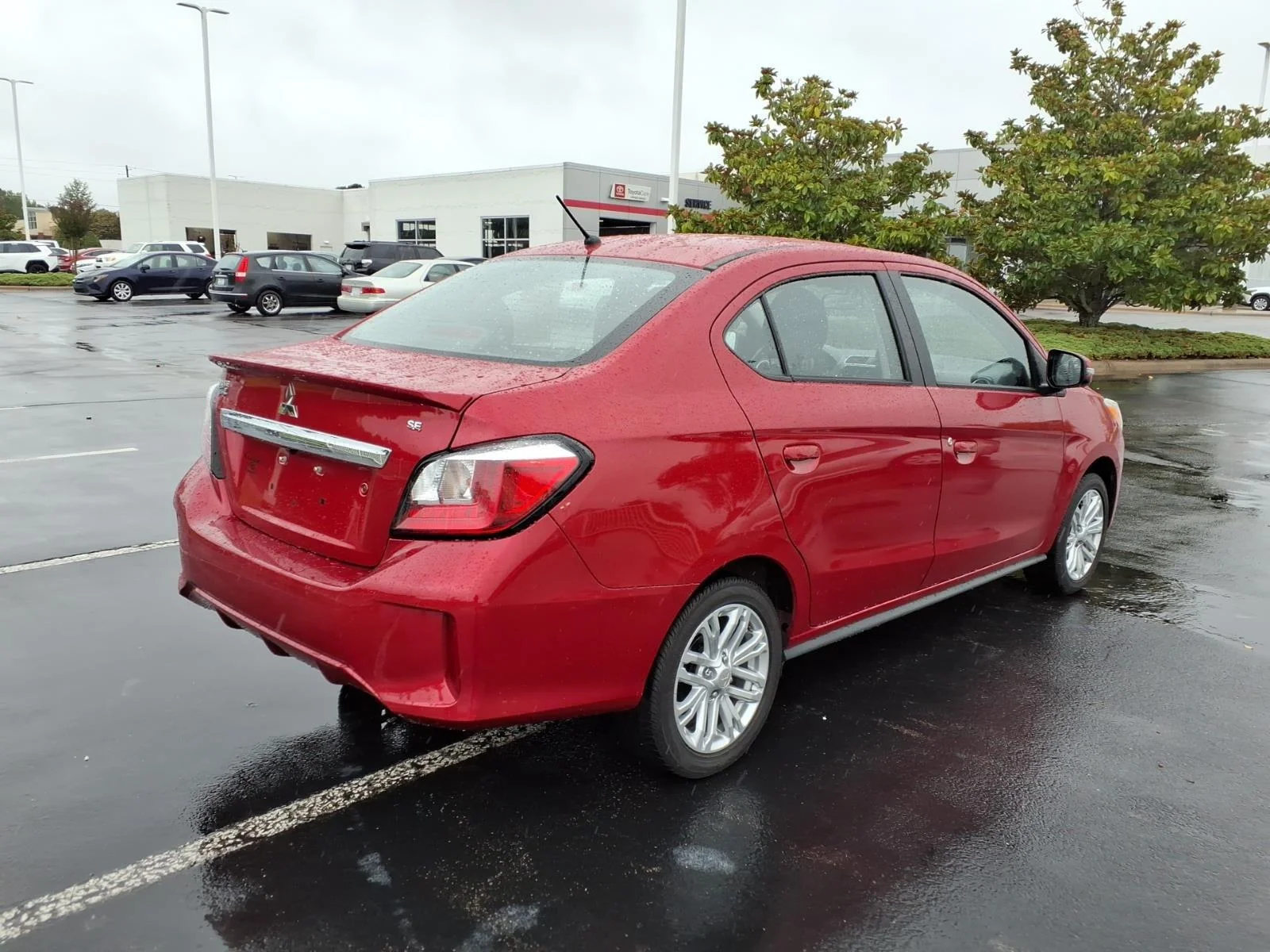 Used 2024  Mitsubishi SE image 2