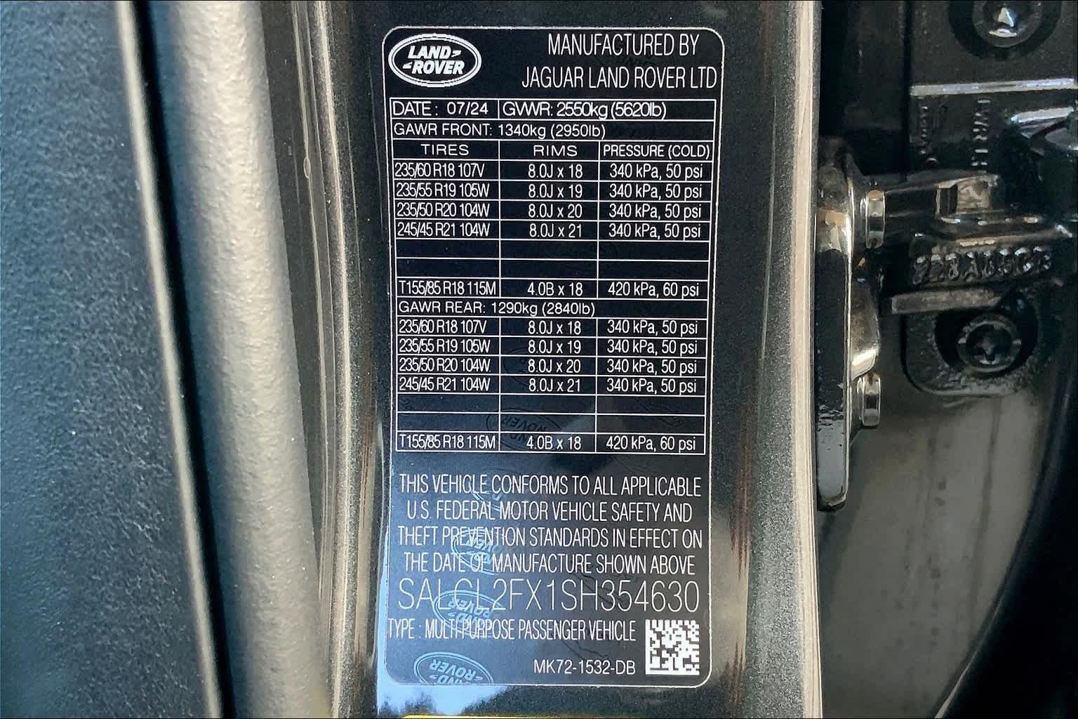 Used 2025 Carpathian Gray Premium Metallic Land Rover Dynamic SE image 22