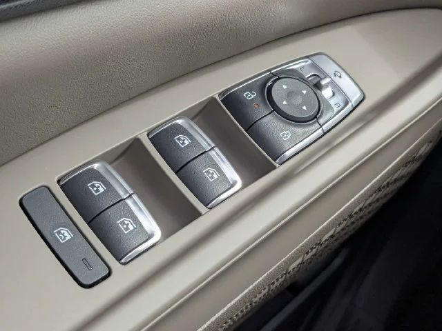 New 2027 Snow White Pearl Kia EX image 24