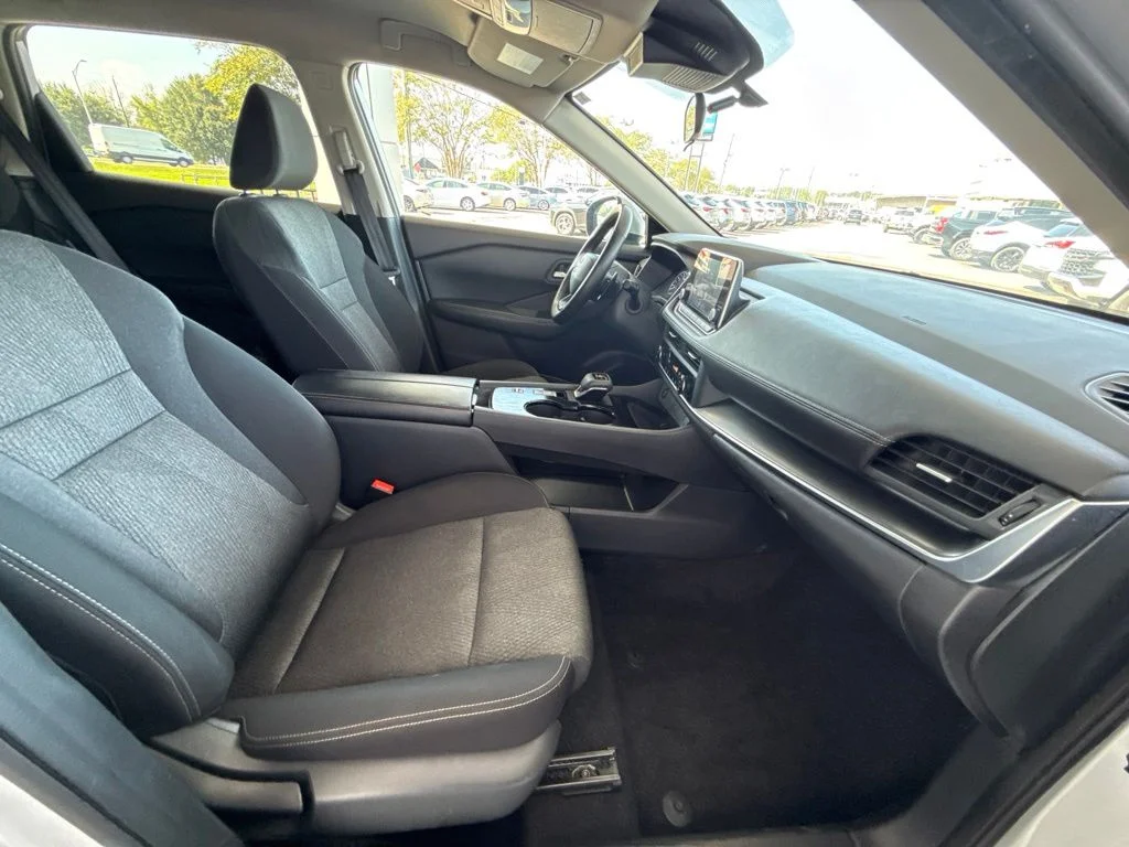 Used 2025 Silver Nissan SV image 32