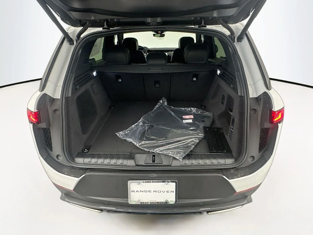 New 2026 Fuji White Land Rover SE image 26