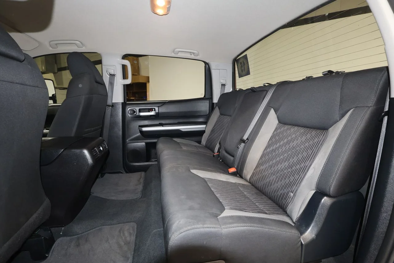 Used 2015 Blue Toyota SR5 image 15