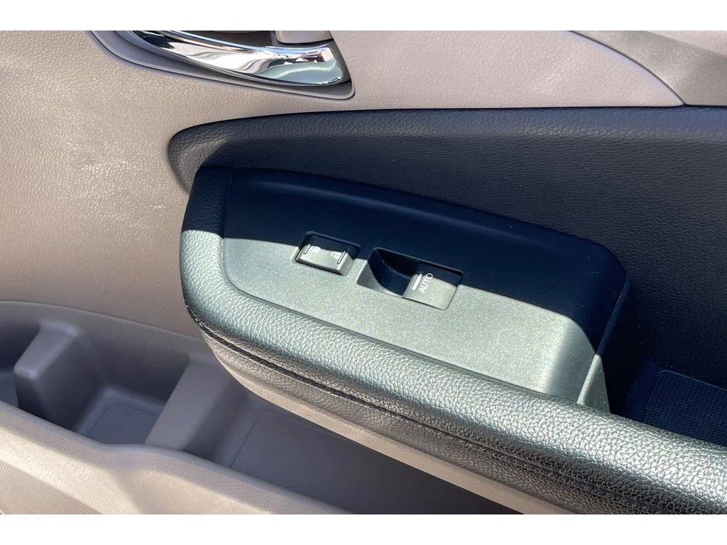 Used 2018 White Diamond Pearl Honda EX image 22