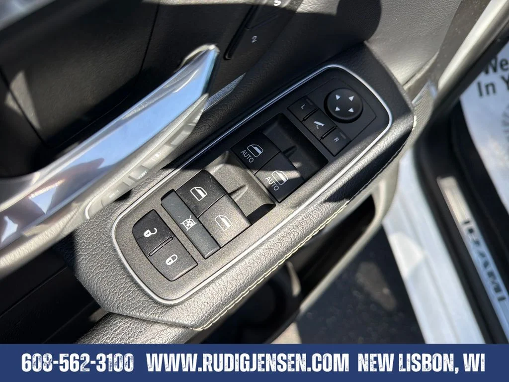 Used 2022 White Ram Laramie image 13