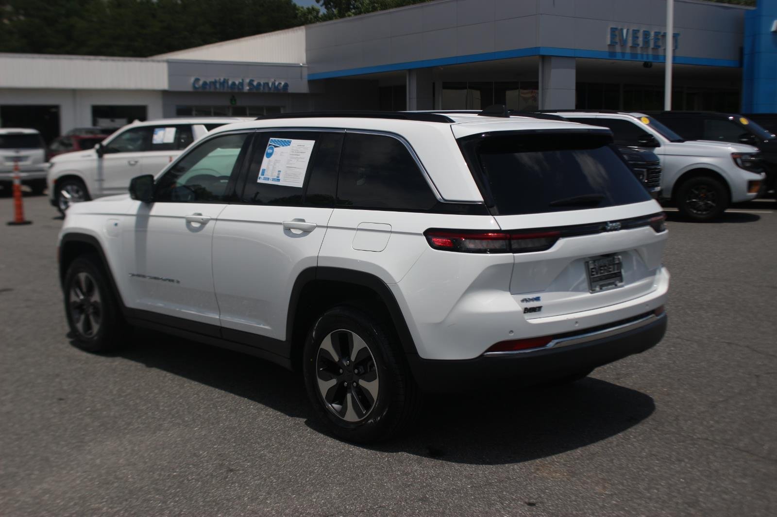 Used 2024 White Jeep 4x4 image 6