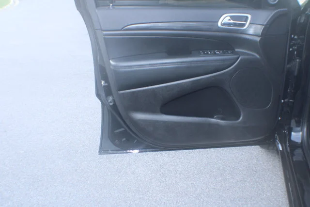 Used 2019 Diamond Black Crystal Pearlcoat Jeep Altitude image 6
