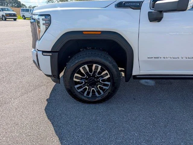 Used 2024 White Frost Tricoat GMC Denali Ultimate image 27