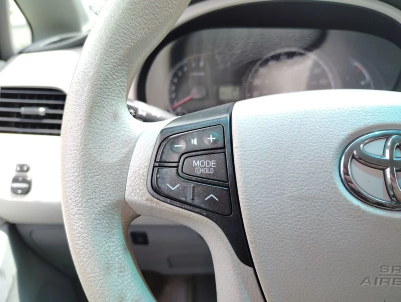Used 2014 Silver Toyota LE image 11