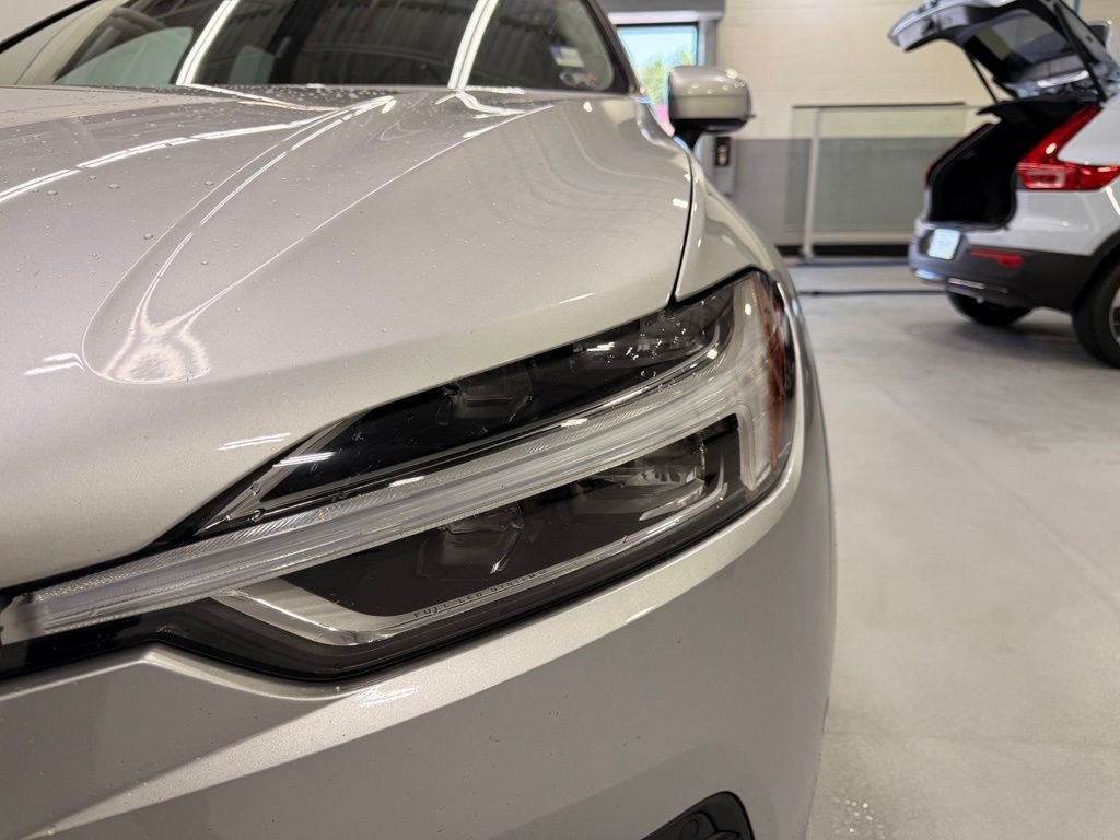 Used 2019 Silver Volvo  image 8
