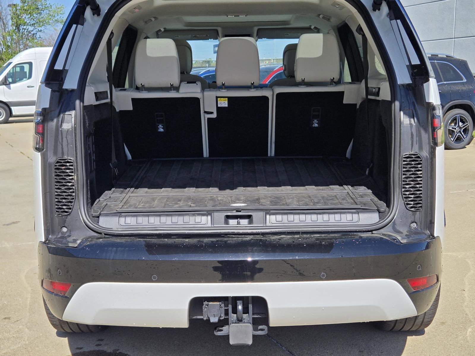 Used 2025 Fuji White Land Rover Dynamic SE image 11