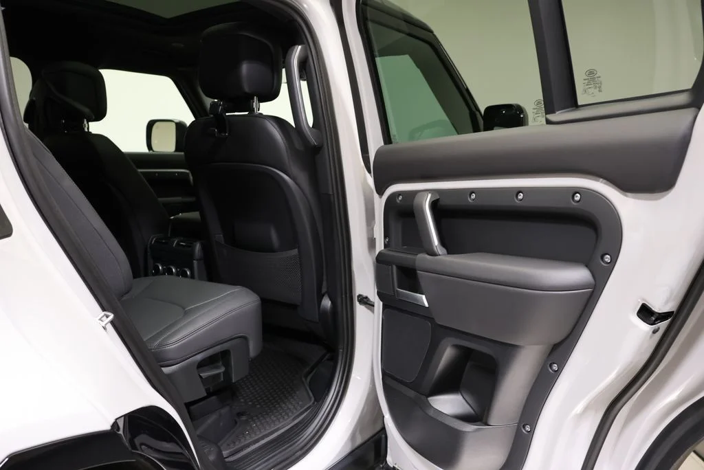 2026 Land Rover Defender X-Dynamic SE - Photo 44