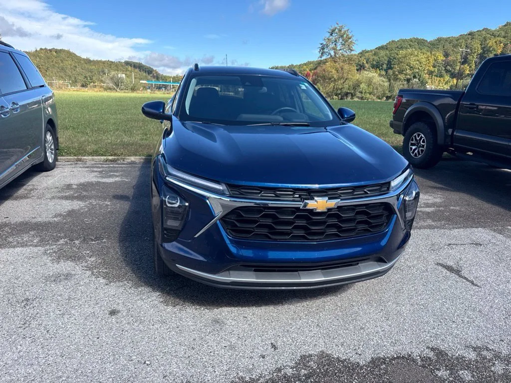 Used 2024 Blue Chevrolet LT image 8