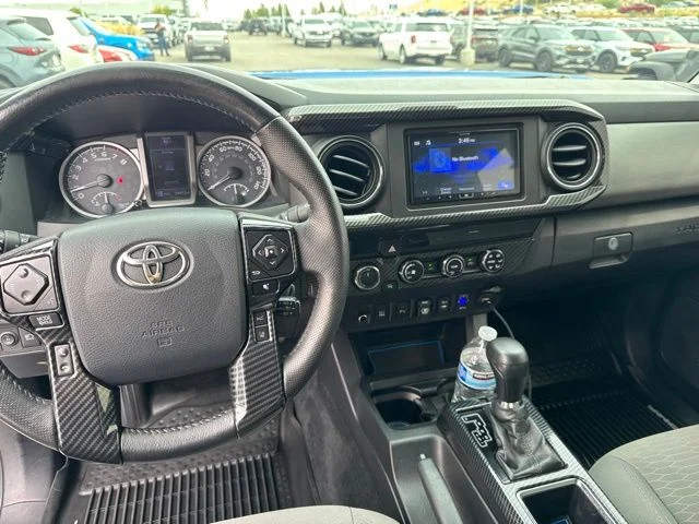 Used 2018 Blue Toyota SR5 image 10