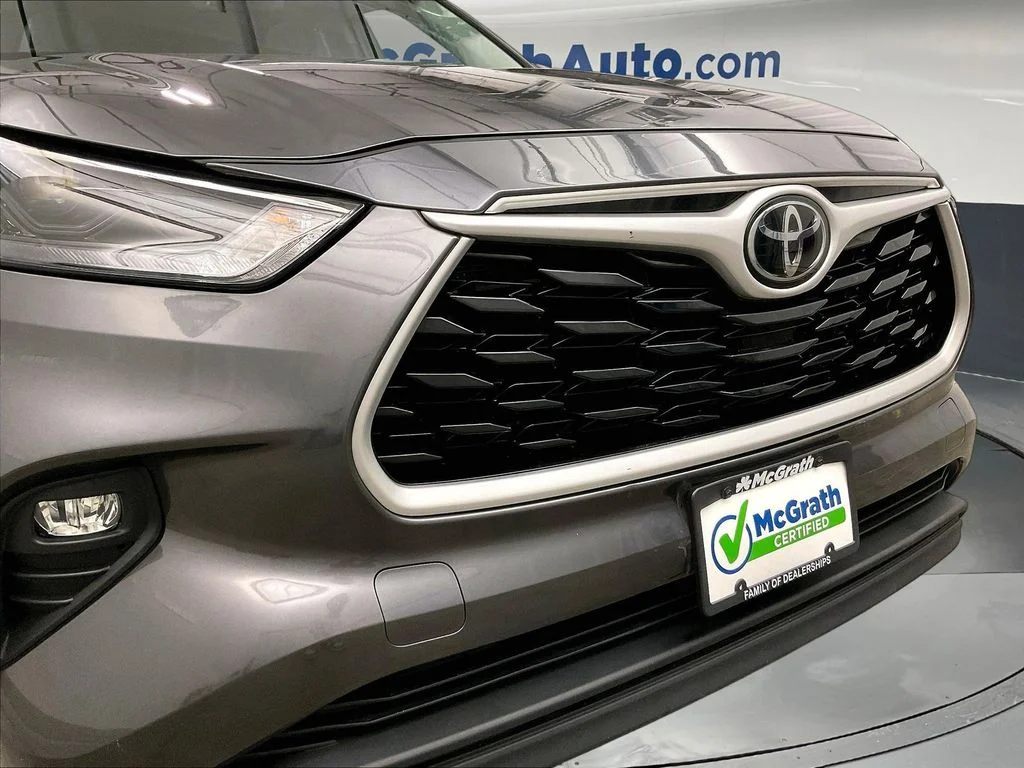 Used 2022 Gray Toyota XLE image 33