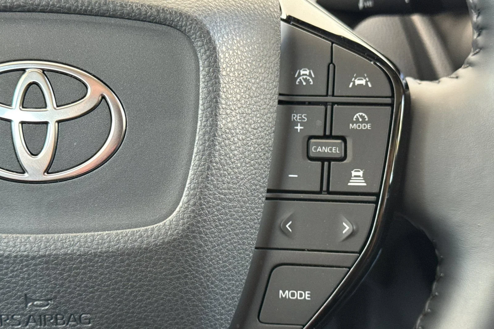 Used 2025 Off-white Toyota Nightshade image 25