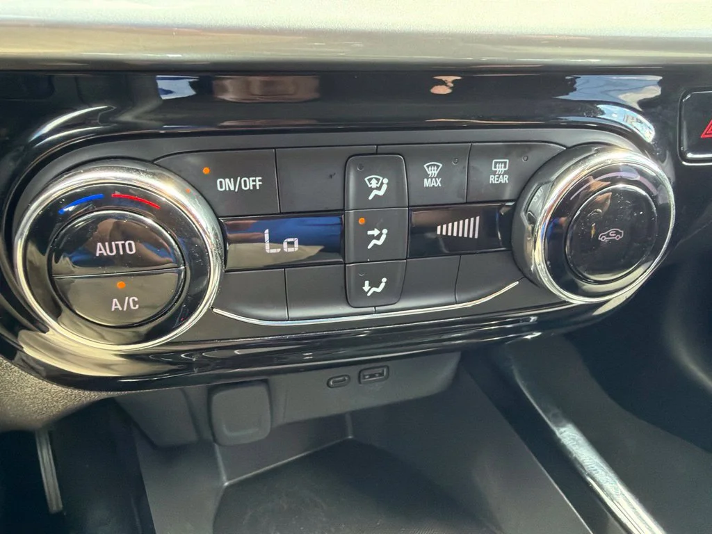 Used 2025 Summit White Chevrolet LT image 16