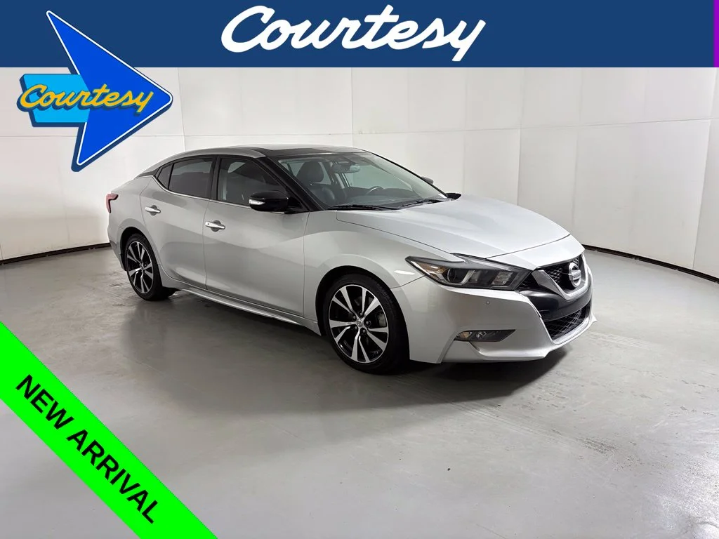 Used 2018 Silver Nissan 3.5 SL image 1