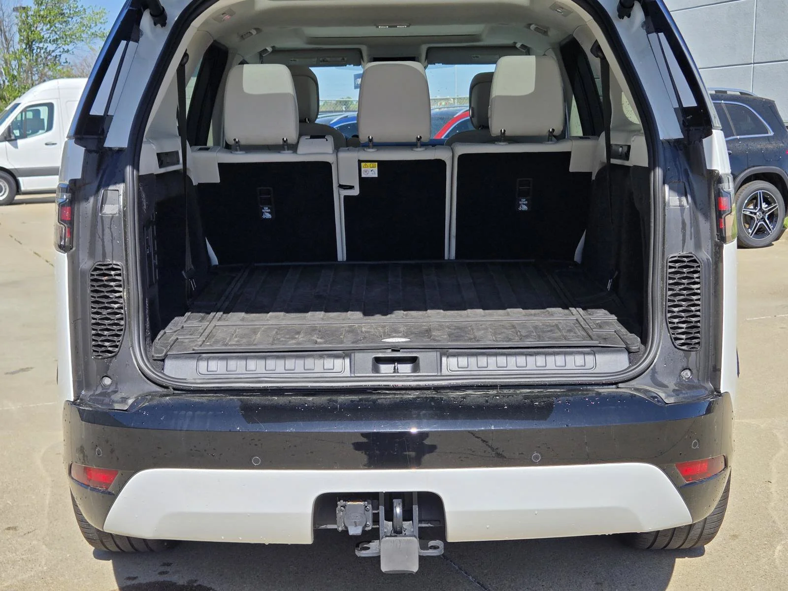 Used 2025 Fuji White Land Rover Dynamic SE image 11