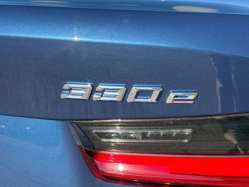 Used 2021 Blue BMW 330e iPerformance image 11