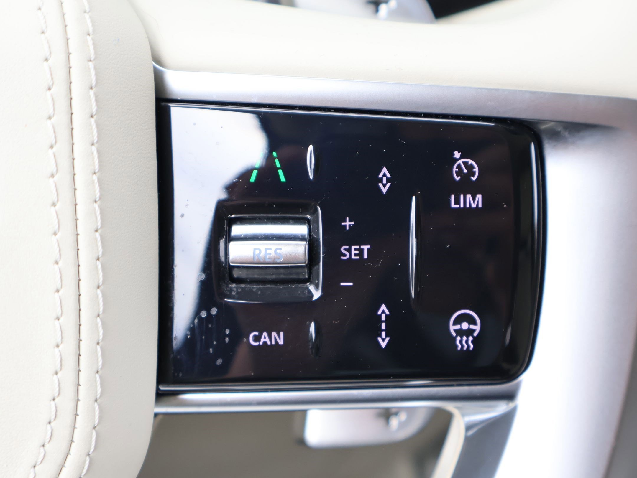 Certified Used 2025 Obsidian Black Metallic Land Rover SE image 15