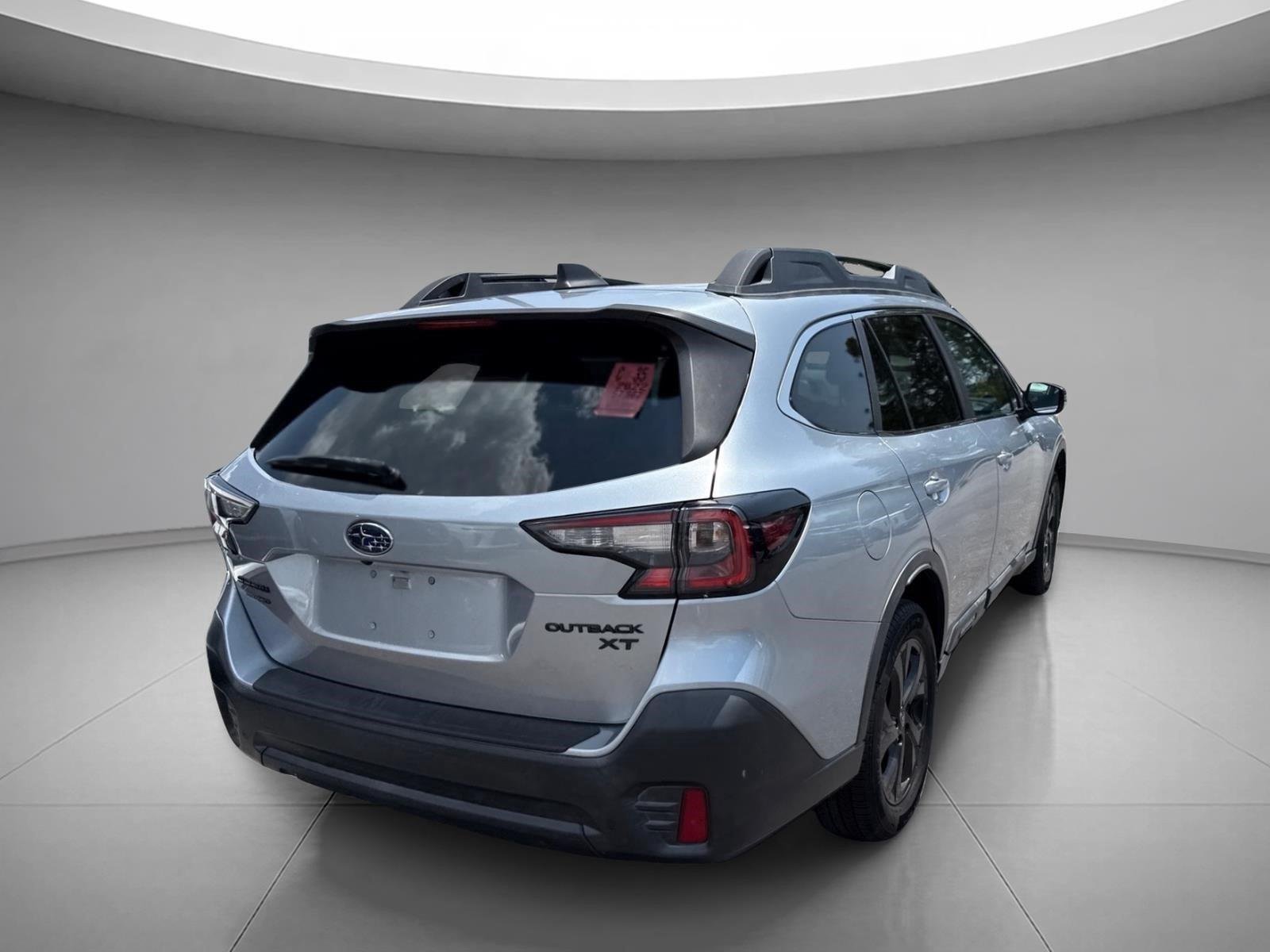 Used 2022 Ice Silver Metallic Subaru Onyx Edition XT image 17