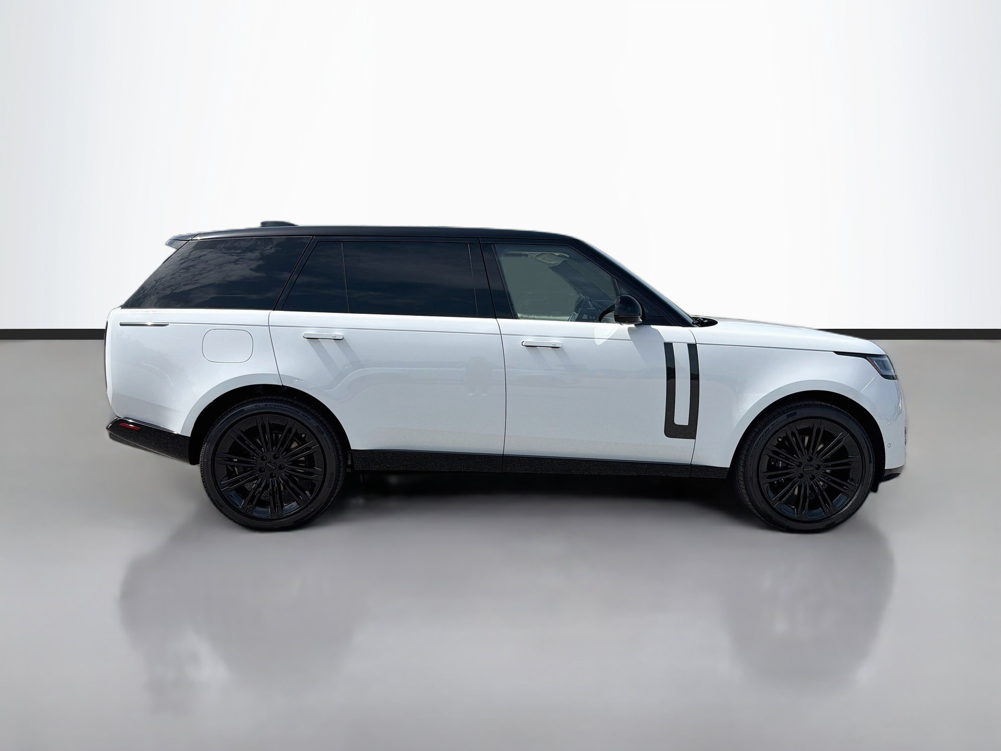 New 2026 Fuji White LAND ROVER SE 7 Seats image 6