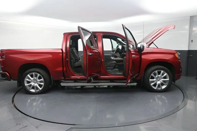 Used 2023 Red Chevrolet High Country image 36