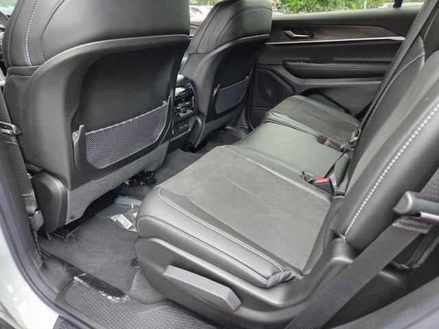 New 2026 Bright White Clear-Coat Exterior Paint Jeep Laredo image 12
