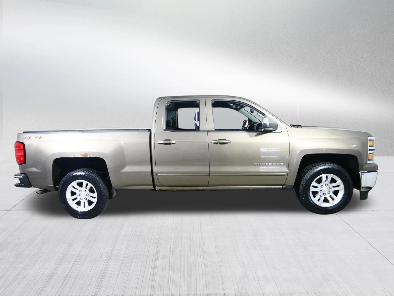 Used 2015 Brownstone Metallic Chevrolet LT image 8