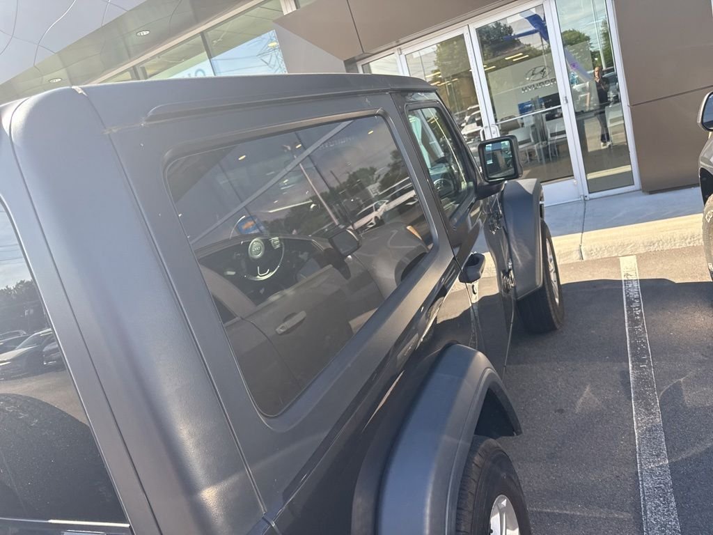 Used 2018 Black Jeep Sport S image 15