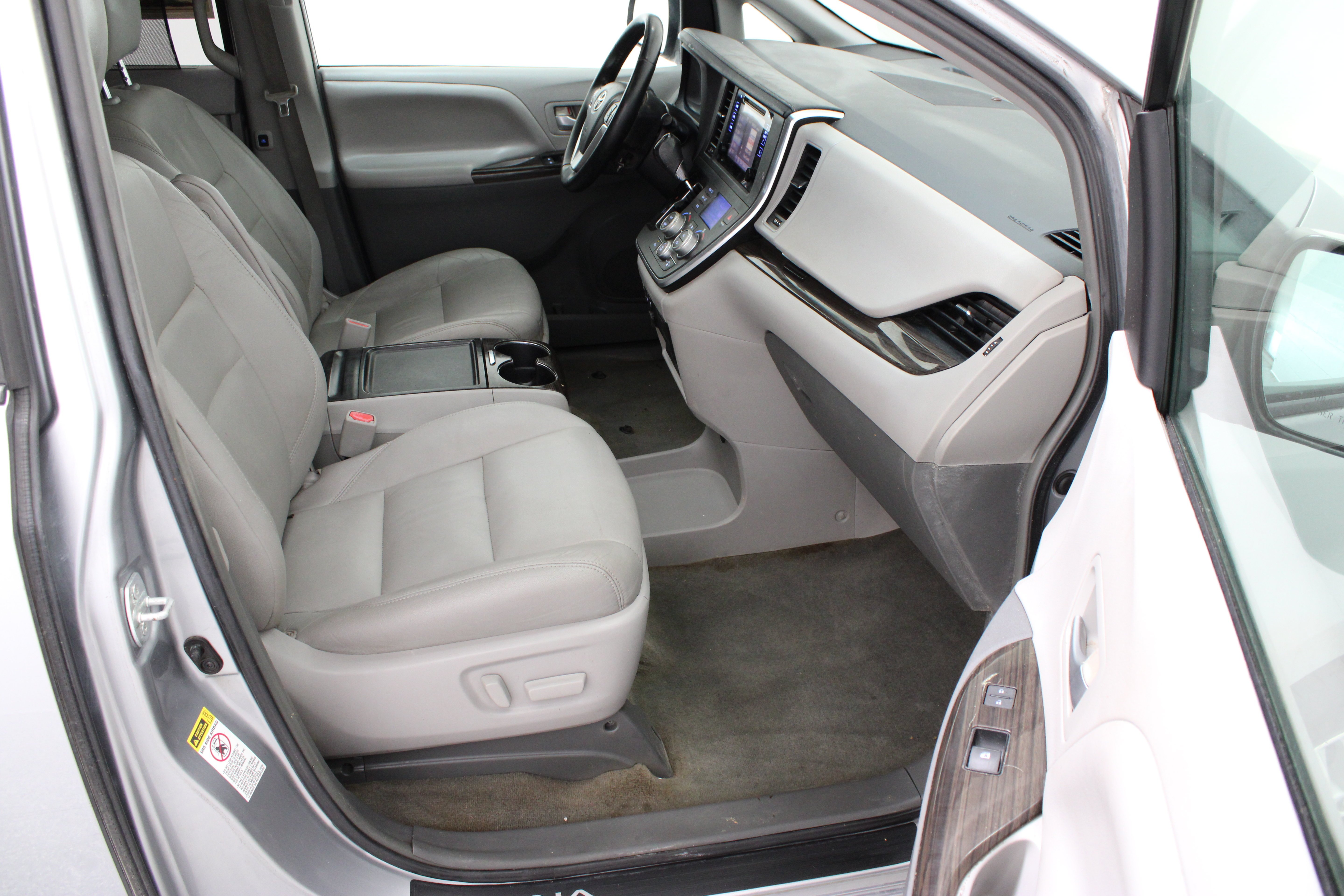 Used 2015 Silver Sky Metallic Toyota XLE Premium 3.5L image 38