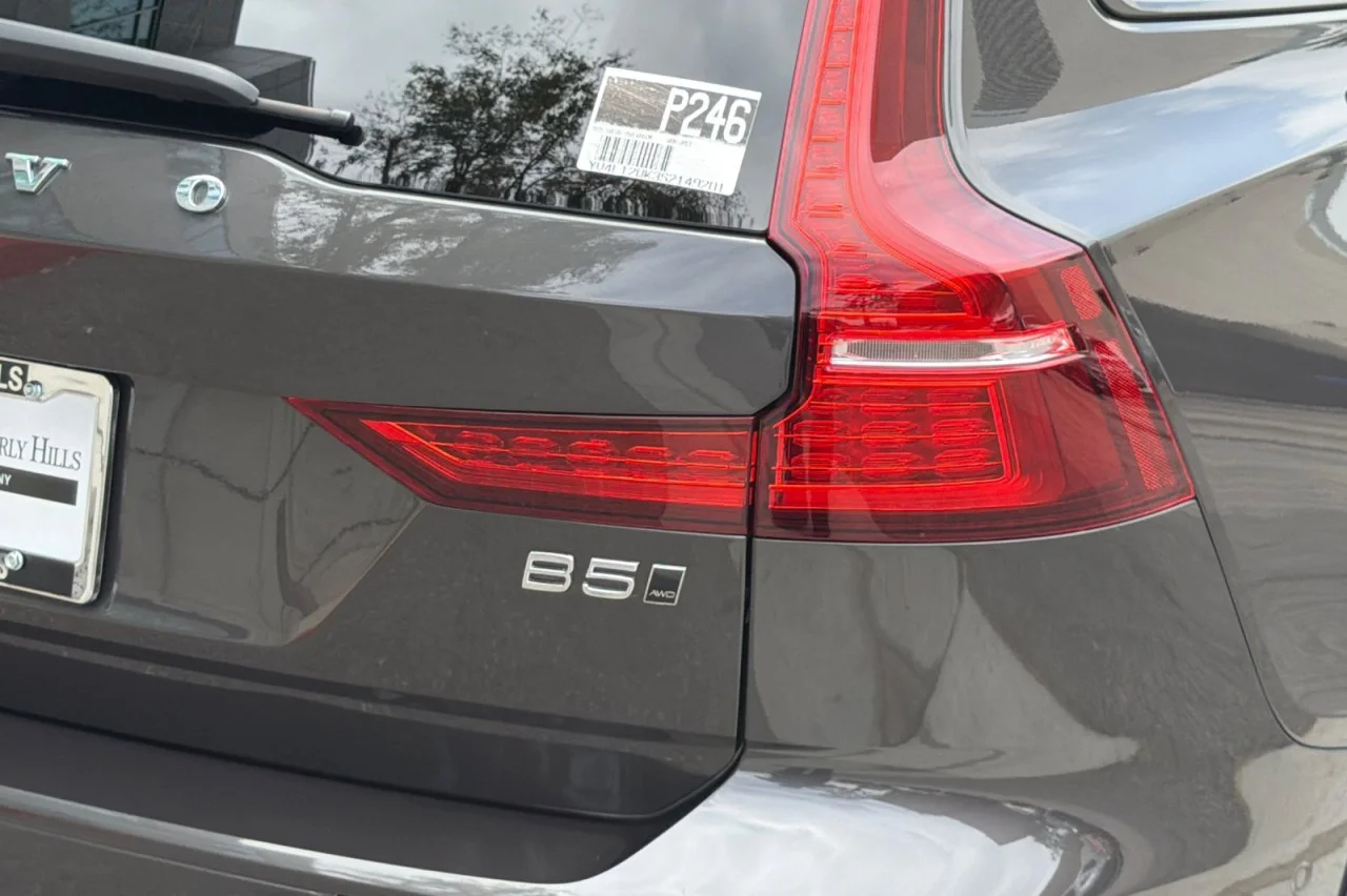 Used 2025 GREY Volvo Plus image 27