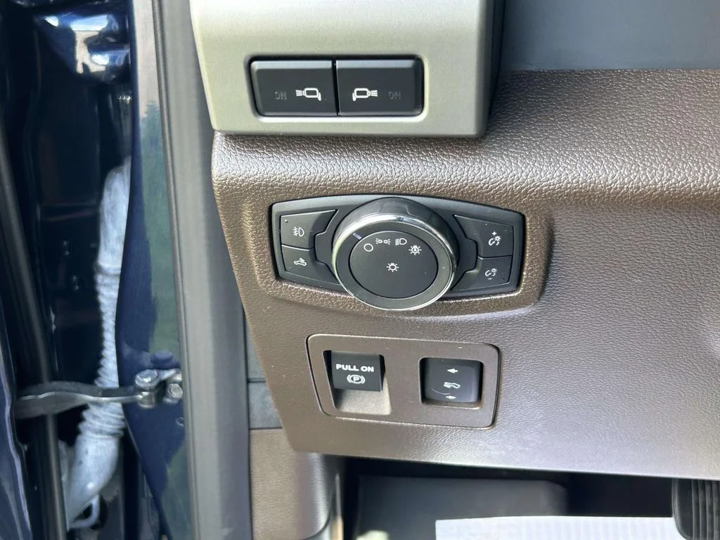 Used 2019 Blue Ford King Ranch image 25