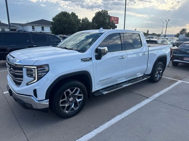 Certified Used 2025 White GMC SLT image 1