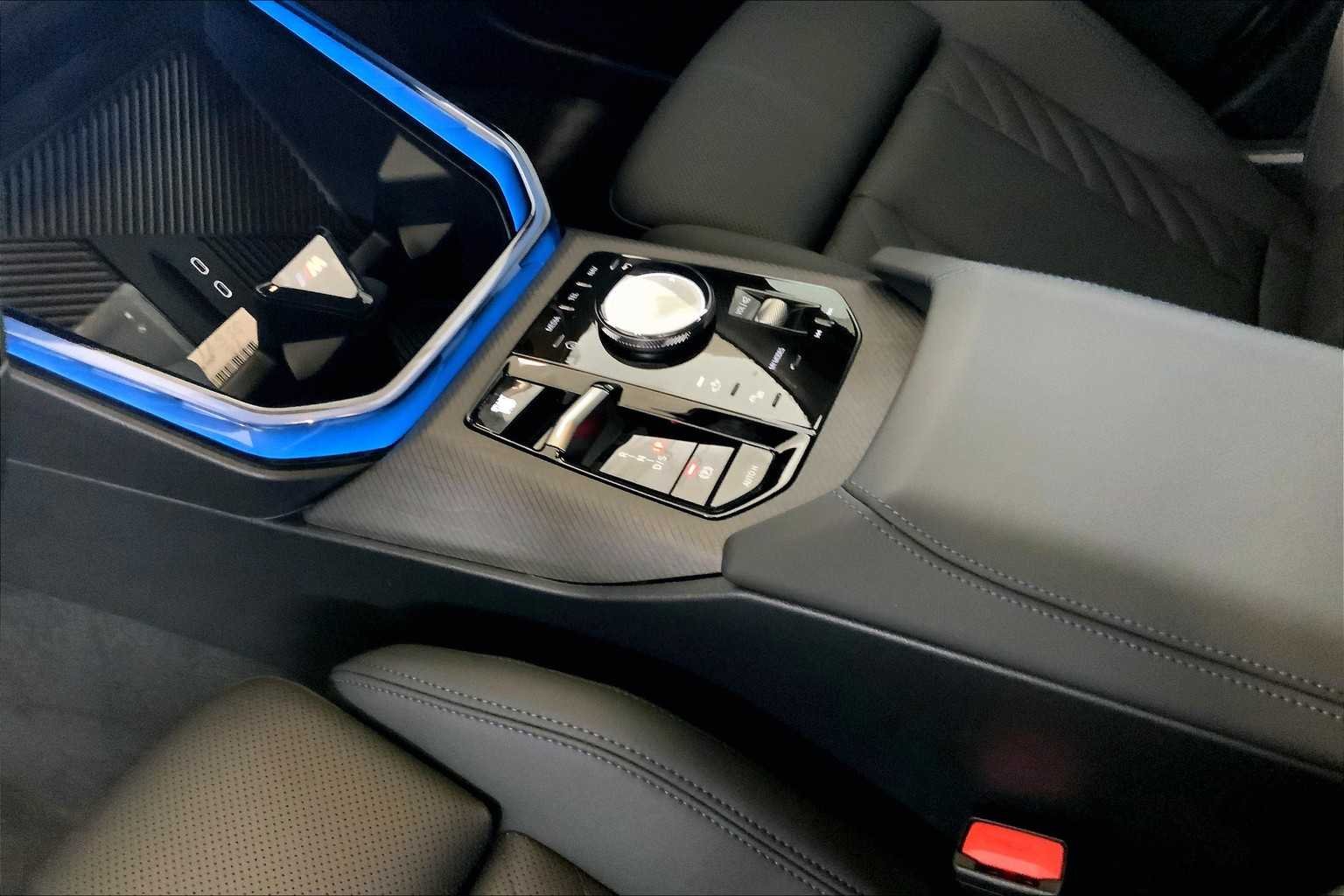 New 2026 Dune Grey Metallic BMW M50 xDrive image 7