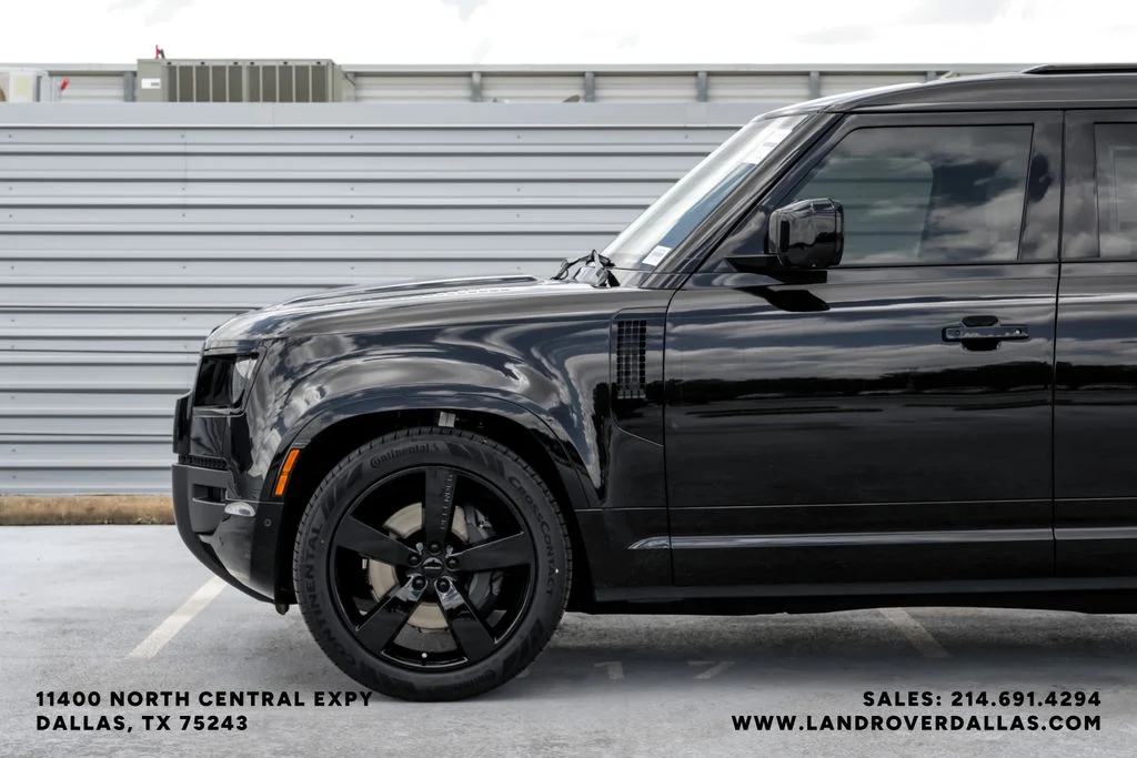 New 2026 Santorini Black Metallic Land Rover X-Dynamic SE image 10